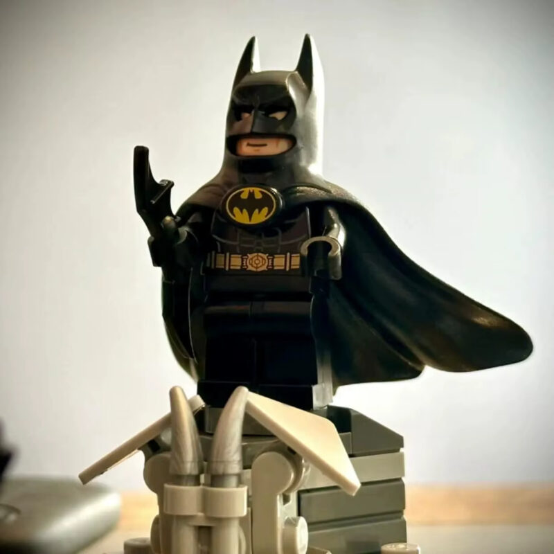 LEGO Batman 1992 – Minifigurine Batman sur Gargouille – Image 4